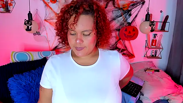 monicabbw  online show from October 17, 2025, 4:37 am