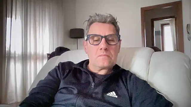 Snapshot of Britmi chatting on March 1, 2026, 3:36 pm Britmi online show from March 1, 2026, 3:36 pm