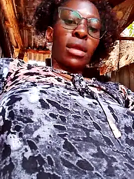 Snapshot of LOVELY-2BERRY chatting on October 18, 2025, 8:59 am LOVELY-2BERRY online show from October 18, 2025, 8:59 am