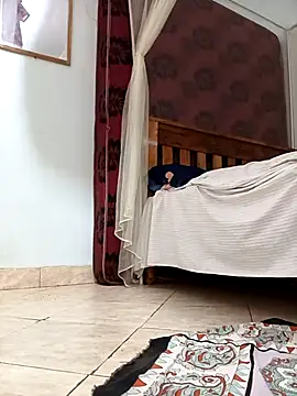 LOVELY-2BERRY online show from December 17, 2025, 6:52 am