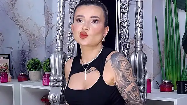 Snapshot of NightshadeIris chatting on March 19, 2026, 12:31 pm NightshadeIris online show from March 19, 2026, 12:31 pm