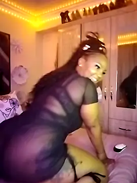 Snapshot of Spotty_Coochie chatting on February 21, 2025, 10:15 pm Spotty Coochie online show from February 21, 2025, 10:15 pm