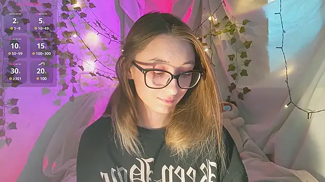 Snapshot of monlight__dana chatting on December 4, 2024, 9:18 am monlight dana online show from December 4, 2024, 9:18 am