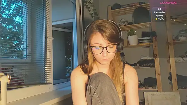 Snapshot of monlight__dana chatting on September 20, 2025, 4:52 pm monlight dana online show from September 20, 2025, 4:52 pm