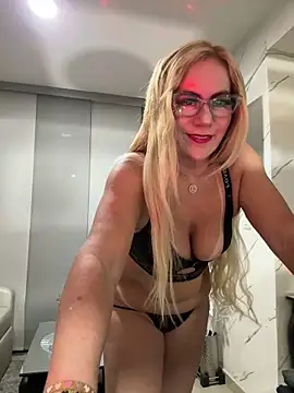 Snapshot of LARIANA_RIVERA23 chatting on March 18, 2026, 5:10 am LARIANA RIVERA23 online show from March 18, 2026, 5:10 am
