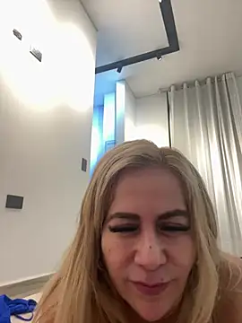 Snapshot of LARIANA_RIVERA23 chatting on April 9, 2026, 4:01 am LARIANA RIVERA23 online show from April 9, 2026, 4:01 am