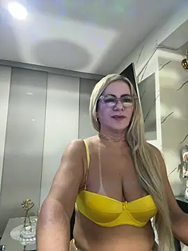 Snapshot of LARIANA_RIVERA23 chatting on May 11, 2026, 8:31 am LARIANA RIVERA23 online show from May 11, 2026, 8:31 am