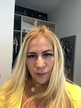 Snapshot of LARIANA_RIVERA23 chatting on May 22, 2026, 3:57 am LARIANA RIVERA23 online show from May 22, 2026, 3:57 am