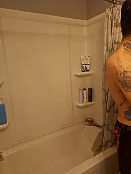 Snapshot of hungandtatted666 chatting on December 16, 2025, 11:10 pm hungandtatted666 online show from December 16, 2025, 11:10 pm