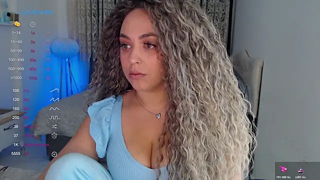 Snapshot of _Just_a_queen_3 chatting on January 6, 2026, 10:30 am Just a queen 3 online show from January 6, 2026, 10:30 am