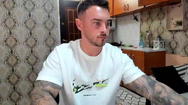 Snapshot of Jonmusclemaster chatting on November 10, 2025, 10:20 pm Jonmusclemaster online show from November 10, 2025, 10:20 pm