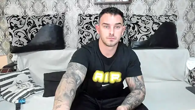 Snapshot of Jonmusclemaster chatting on November 13, 2025, 8:19 pm Jonmusclemaster online show from November 13, 2025, 8:19 pm