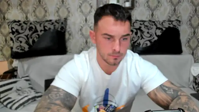 Snapshot of Jonmusclemaster chatting on November 14, 2025, 8:29 pm Jonmusclemaster online show from November 14, 2025, 8:29 pm