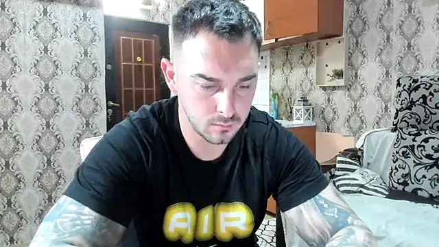 Snapshot of Jonmusclemaster chatting on December 13, 2025, 9:20 pm Jonmusclemaster online show from December 13, 2025, 9:20 pm