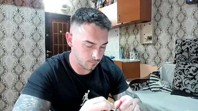 Snapshot of Jonmusclemaster chatting on December 18, 2025, 8:37 pm Jonmusclemaster online show from December 18, 2025, 8:37 pm