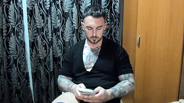 Snapshot of Jonmusclemaster chatting on April 16, 2026, 9:39 pm Jonmusclemaster online show from April 16, 2026, 9:39 pm