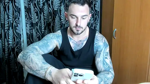 Snapshot of Jonmusclemaster chatting on April 17, 2026, 7:39 pm Jonmusclemaster online show from April 17, 2026, 7:39 pm