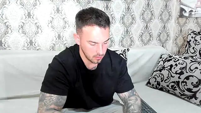 Snapshot of Jonmusclemaster chatting on April 21, 2026, 7:50 pm Jonmusclemaster online show from April 21, 2026, 7:50 pm