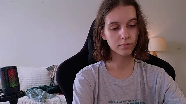 Snapshot of VanessaBayer2 chatting on December 7, 2024, 4:09 am VanessaBayer2 online show from December 7, 2024, 4:09 am