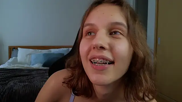 Snapshot of VanessaBayer2 chatting on March 17, 2025, 3:36 am VanessaBayer2 online show from March 17, 2025, 3:36 am