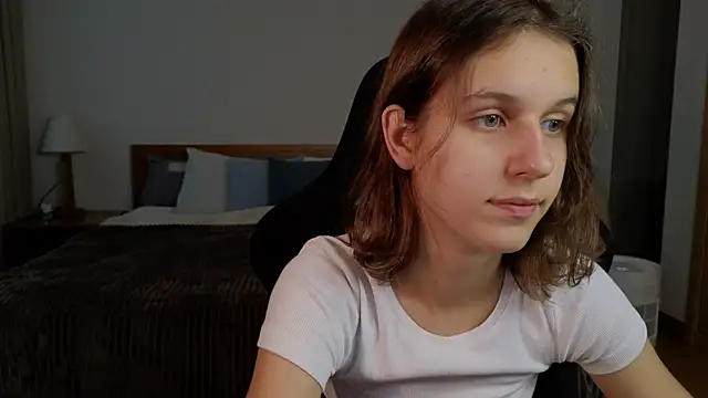 Snapshot of VanessaBayer2 chatting on March 17, 2025, 11:43 pm VanessaBayer2 online show from March 17, 2025, 11:43 pm