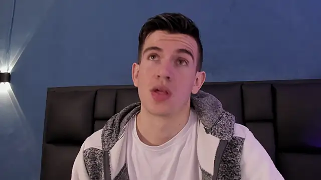 MikaelSlow online show from November 13, 2025, 4:22 am