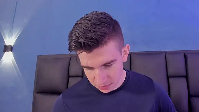 MikaelSlow online show from November 21, 2025, 4:33 am