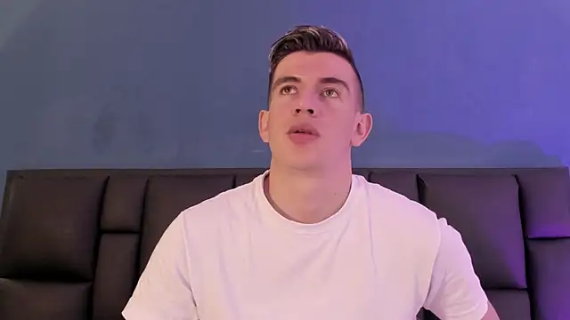 MikaelSlow online show from February 12, 2026, 3:56 am