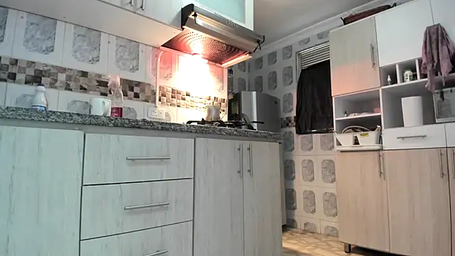 MarilynDavies online show from October 12, 2025, 4:28 pm