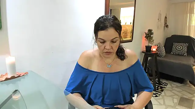 MarilynDavies online show from October 16, 2025, 9:27 pm