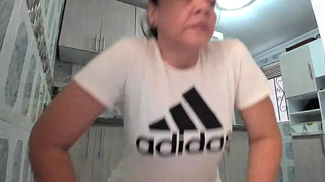 MarilynDavies online show from November 1, 2025, 2:52 pm