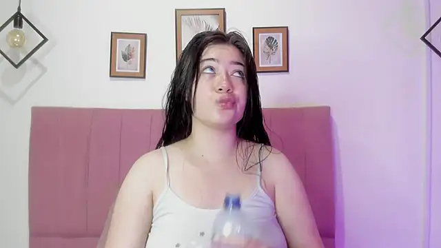 GENNESIS LOVE online show from September 28, 2025, 1:00 am