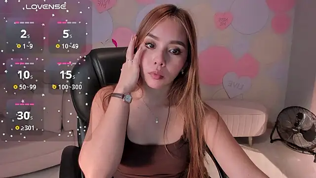 Snapshot of CarolineGraceX chatting on December 7, 2024, 3:36 am CarolineGraceX online show from December 7, 2024, 3:36 am