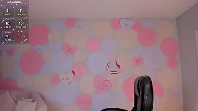 Snapshot of CarolineGraceX chatting on December 7, 2024, 9:50 am CarolineGraceX online show from December 7, 2024, 9:50 am