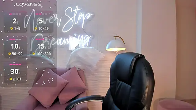 Snapshot of CarolineGraceX chatting on December 31, 2024, 3:34 am CarolineGraceX online show from December 31, 2024, 3:34 am
