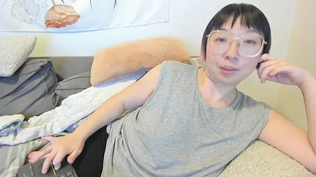 Snapshot of luxgray chatting on February 2, 2026, 12:20 am luxgray online show from February 2, 2026, 12:20 am