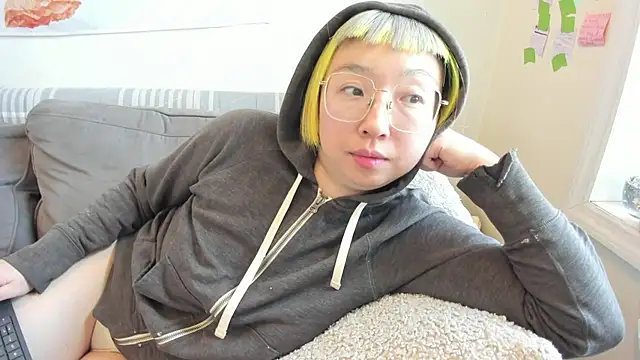 Snapshot of luxgray chatting on March 28, 2026, 8:08 pm luxgray online show from March 28, 2026, 8:08 pm