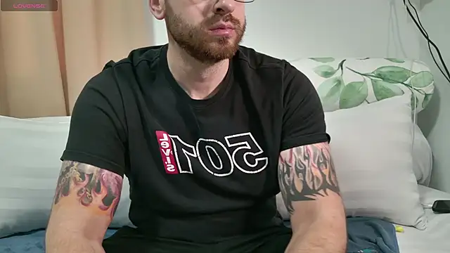 Snapshot of JayXCee_Official chatting on February 13, 2026, 2:40 am JayXCee Official online show from February 13, 2026, 2:40 am