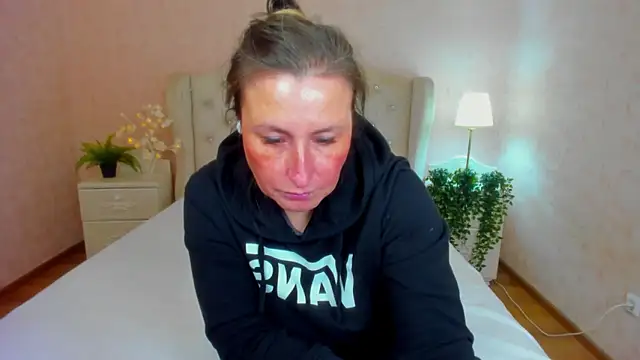 HotLiss online show from March 7, 2025, 5:40 am