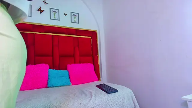 Snapshot of CoralHarrinson chatting on October 19, 2025, 8:31 pm CoralHarrinson online show from October 19, 2025, 8:31 pm