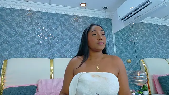 NaiomyLanes online show from April 13, 2026, 12:54 pm