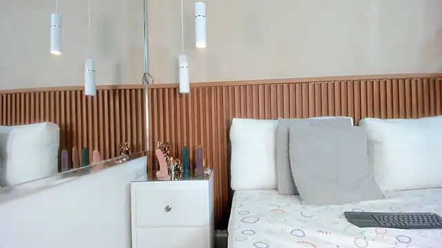 emmy lander online show from November 5, 2025, 7:36 pm