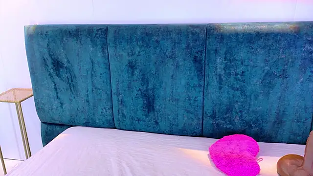 Snapshot of AgathaLynx chatting on February 1, 2026, 10:36 am AgathaLynx online show from February 1, 2026, 10:36 am