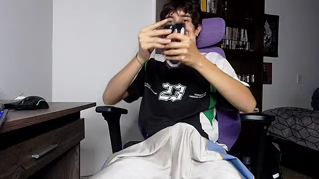 Snapshot of alex_connorr chatting on November 10, 2025, 4:00 am alex connorr online show from November 10, 2025, 4:00 am