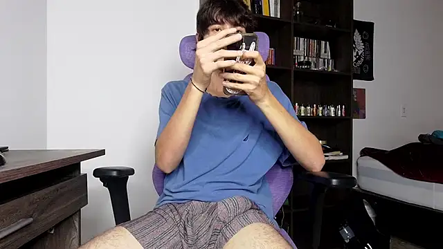 Snapshot of alex_connorr chatting on November 28, 2025, 10:12 pm alex connorr online show from November 28, 2025, 10:12 pm