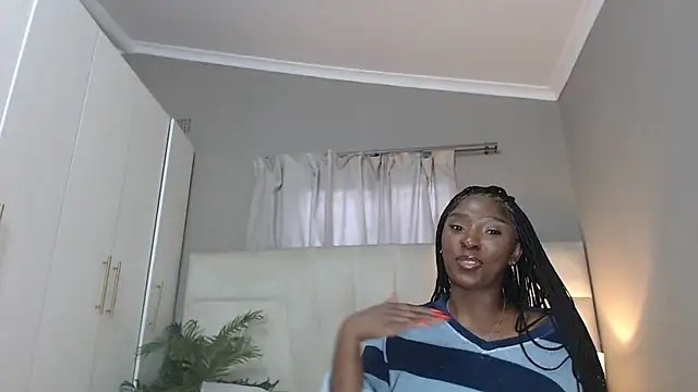 naughtyblackdolie online show from October 5, 2025, 4:44 am