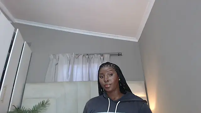 naughtyblackdolie online show from May 7, 2026, 12:21 pm