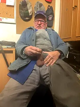 oldgayman online show from November 28, 2025, 6:38 am