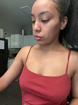 Snapshot of juicyyy323 chatting on December 19, 2024, 10:32 pm juicyyy323 online show from December 19, 2024, 10:32 pm