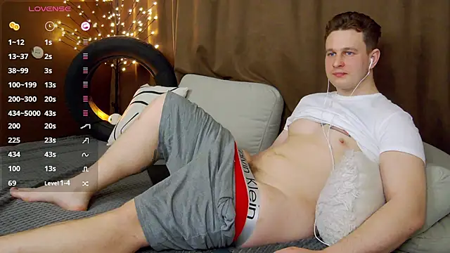 Snapshot of charlie_smiley chatting on April 18, 2026, 7:07 pm charlie smiley online show from April 18, 2026, 7:07 pm